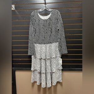 LuLaRoe Georgia Dress Women’s 2XL – Black & White Tiered Ruffle Long Sleeve NWT